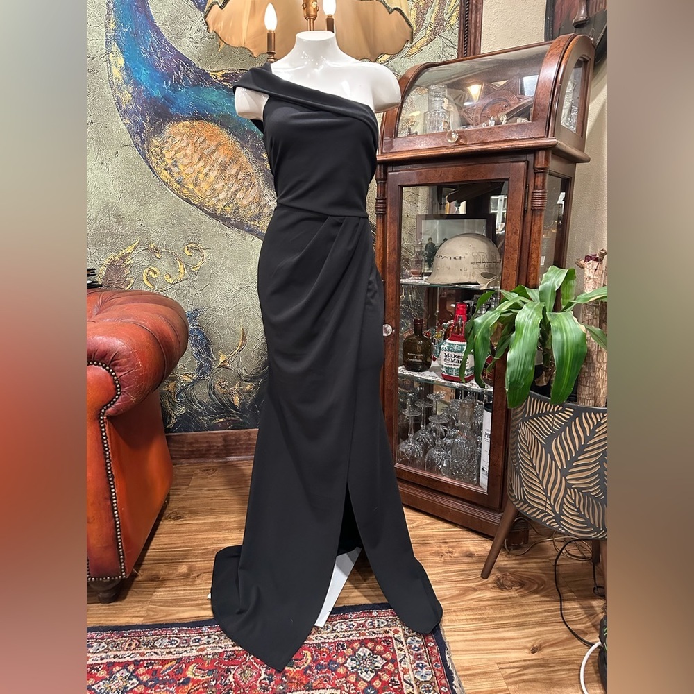 Windsor Elegant Black One-Shoulder Gown